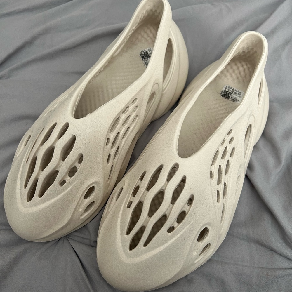 Yeezy Foam RNNR Slides